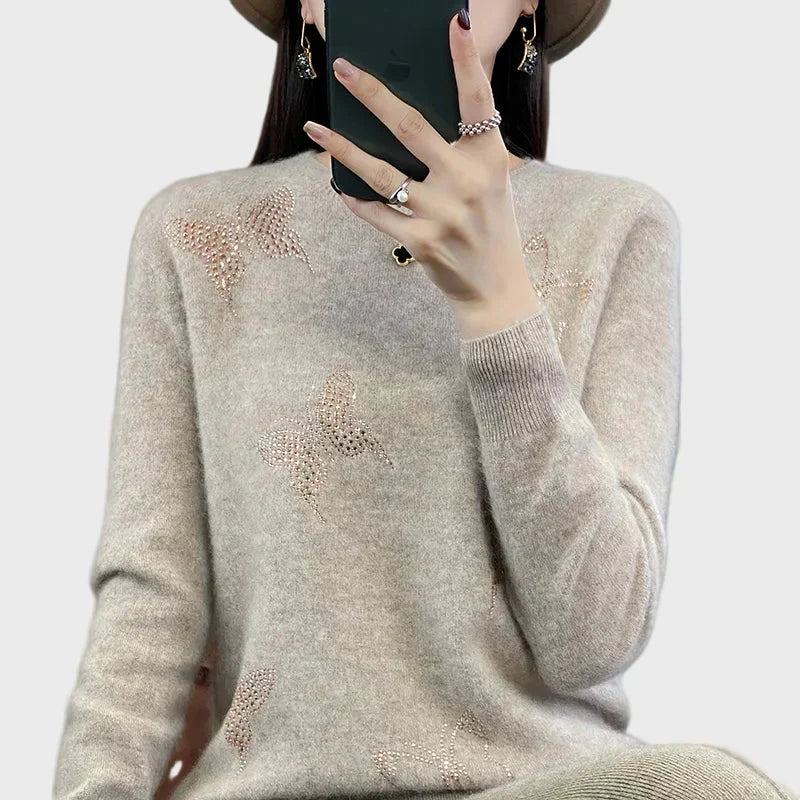 Плетен Дамски Пуловер с Узор на Пеперуда