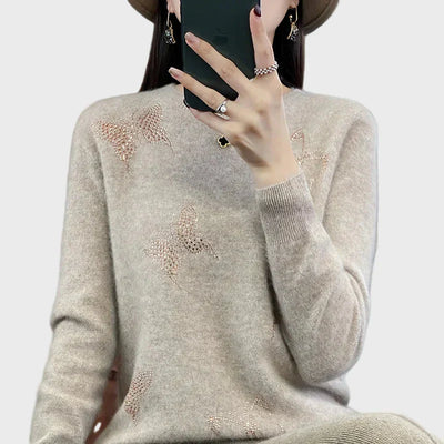 Плетен Дамски Пуловер с Узор на Пеперуда