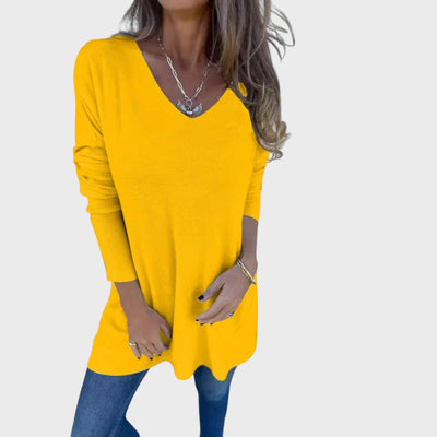 Гергана - Релаксирана дамска блуза с V-деколте