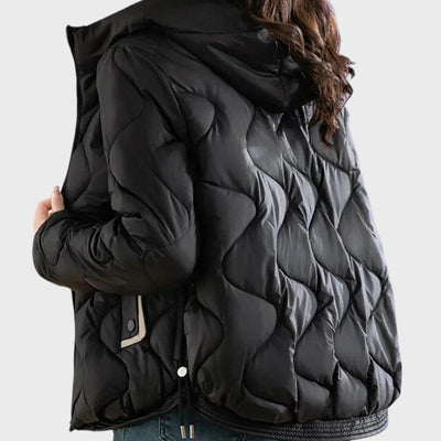 Стефания – Топла дамска зимна яка с качулка и стегнат дизайн